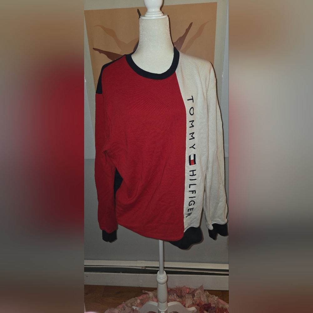Tommy Hilfiger Men's Red and Cream Crewneck Sweater